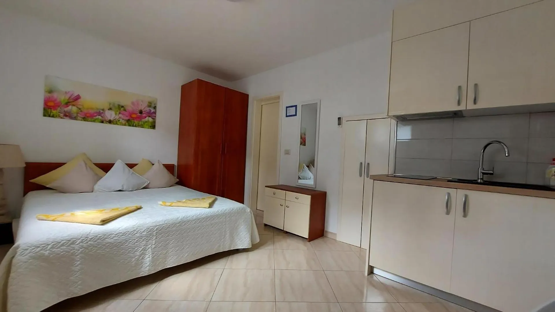 Helles Studioappartement Mit Grossem Balkon Trogir 0*,  Croacia